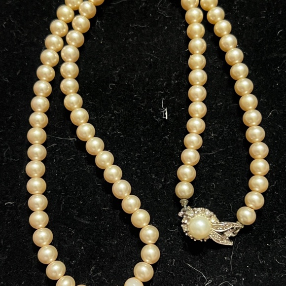 Vintage Marvella Faux Pearl Necklace with Ornate Decorative Clasp - Picture 6 of 6